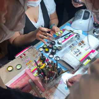 施術に疲れたネイリスト　役職募集の画像