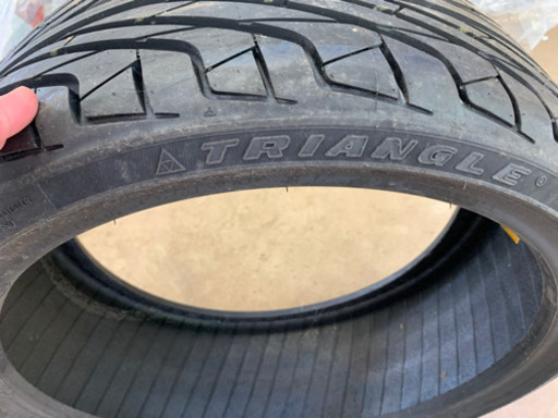 215/35/19 19インチの新品タイヤ　一本　予備にも最適