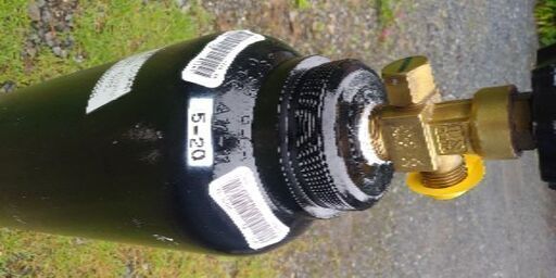 酸素ボンベ　1.5立米　耐圧検査済み　ガス充填済