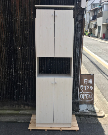 扉付き突っ張りラック