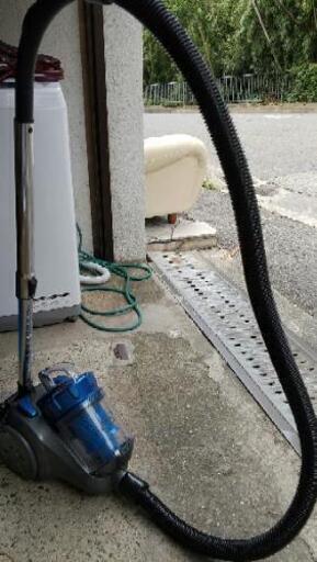 美品 サイクロン式掃除機 青