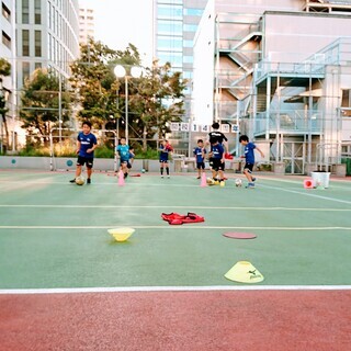 「うちの子にサッカーを習わせたいけど、どうしようかな？」とお考え...