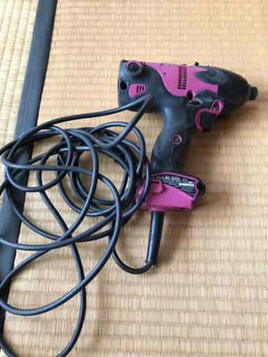 工具　インパクトドライバ