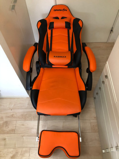 美品　ゲーミングチェア　オットマン付　RAIDMAX DRAKON DK709 リクライニングオフィスチェア　オレンジ