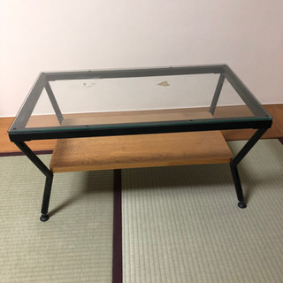 【無料でどうぞ！】ガラス付きテーブル