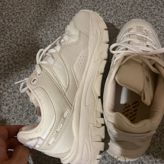 スニーカー　24センチの画像