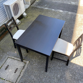 イケアダイニングテーブル椅子2脚付きの画像