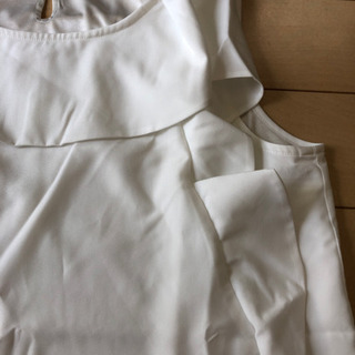 美品フリルノースリーブ　Lの画像