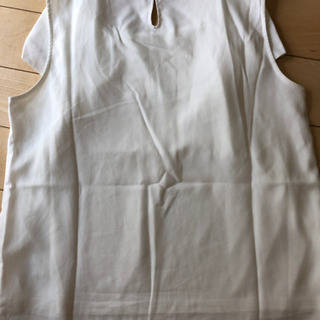 美品フリルノースリーブ　Lの画像