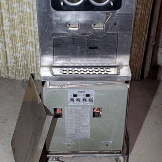  2 SANYO ソフトクリームフリーザー