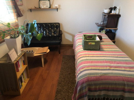 エステサロンのベッドや家具、照明全て　格安でお譲りします！