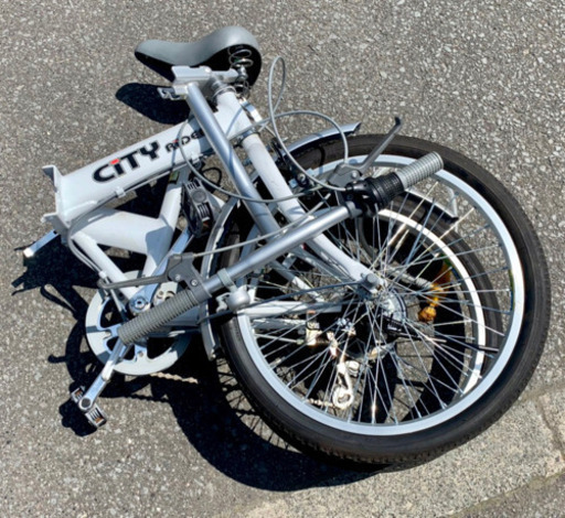 ? 折りたたみ❣️?街乗り便利❗️折りたたみ自転車　20インチ　6段切替　白?無料配送?