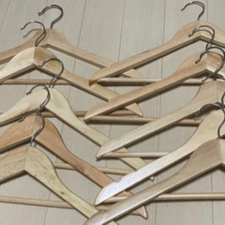 IKEA・ニトリ　木製ハンガー10本セットの画像