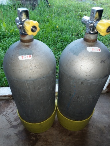 １０リットルタンクｘ２　2本セットで！　耐圧検査期限あと３年半！ ４４０００円！