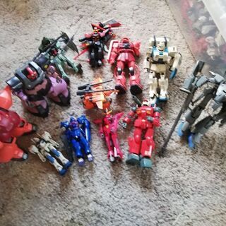 ガンプラとガンダムガチャガチャもらって下さい❗