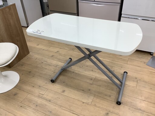 大特価価格！高さが変えられる便利なリフティングテーブルです！