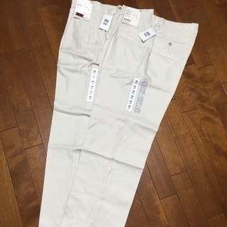 【新品】2枚で定価約6000円 チノパン　ユニクロ　メンズ　88...