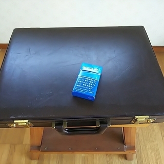 アタッシュケース　薄い物