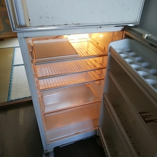 差し上げます。　古い冷凍冷蔵庫2ドアの画像