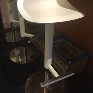 白いカウンターチェア2脚　破格です。の画像