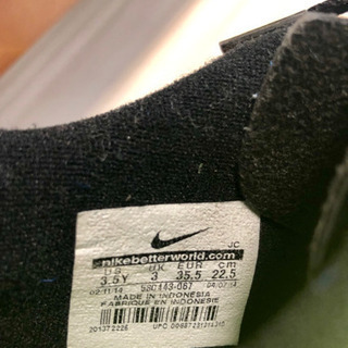 ナイキフットサルシューズ 22.5cm 1回使用 すね当てセットの画像