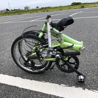 折り畳み自転車の画像