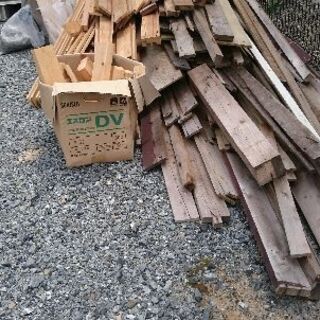 リフォームで 出た廃材 マキ キャンプファイヤーの画像