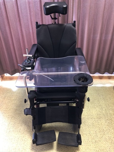 電動車いす(リクライニング・チルト機能付き)