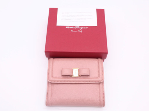 《Salvatore Ferragamo/二つ折り財布》ABランク ピンク 箱