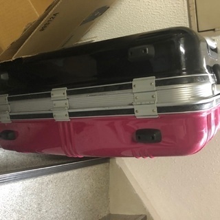大型スーツケースの画像