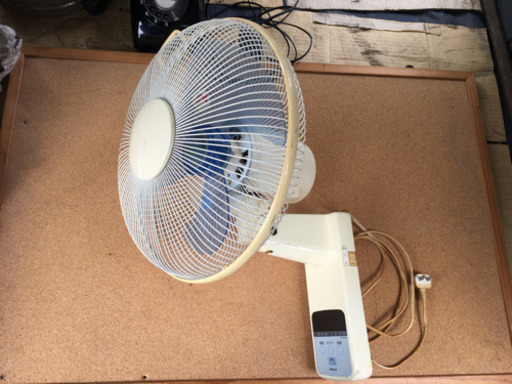 （商談中）壁掛け式扇風機　取付金具無し