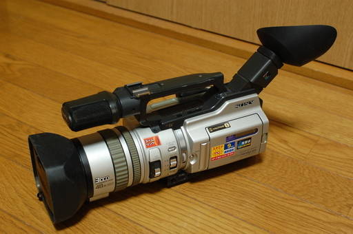 ■182 ソニー DVカメラ　VX-2000　完動品　バッテリーセット、ケース付属（宣伝用）
