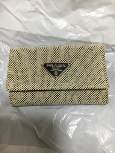 【中古】プラダ6連キーケース　珍しい千鳥格子柄