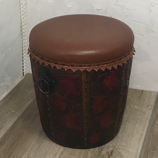 値下げしました❗️革製　収納できるスツール　1