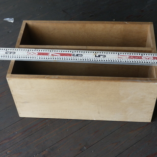 1,000円！特注の丈夫な縦横取付自由なA-2サイズOKな木製吊り棚です。中古の画像