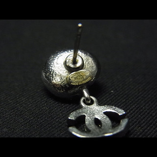 シャネルピアス　刻印あり　本物ですの画像