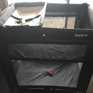 移動・折りたたみ可能　ベビーベッドの画像