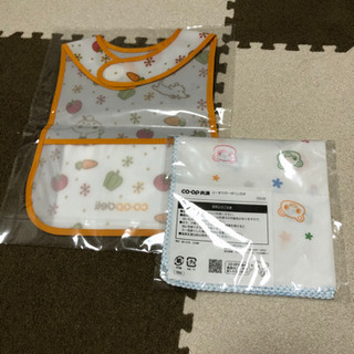 【新品未使用】お食事エプロン&ガーゼハンカチ