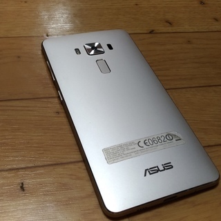 zenfone3 deluxe zs570kl 6/64GB (カメラとバッテリーに難あり)の画像
