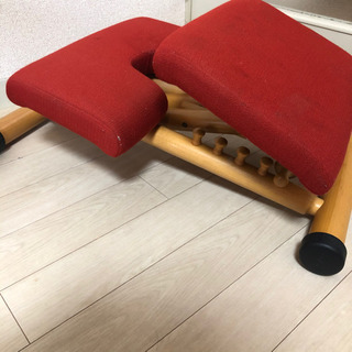 ストッケ ヴァリエール バランスチェア ジュニア用アタッチメント付 レッドの画像