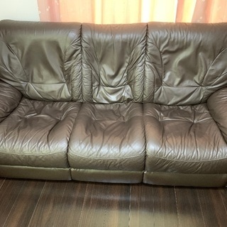 【値下げ中】本革製三人掛けチェアー
