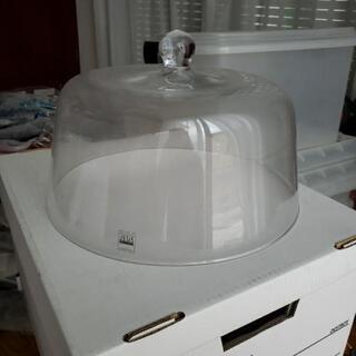 フルーツ盛り合わせなどを覆うガラスの食器