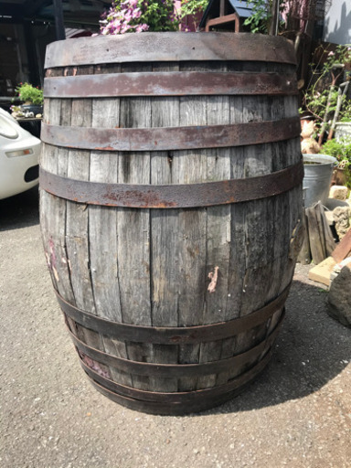 ワインの樽、ガーデニング雑貨、大きなワイン木樽