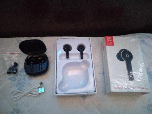 Bluetoothイヤホン 黒 4000円