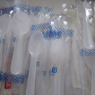 割箸 、プラスプーン 、ストロー、マドラー、爪楊枝、ピックス、紙皿　など増えました。　　の画像