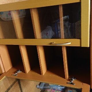 (無料) ガラスキャビネットです。(中古) 日曜日までに欲しい方がいなければ、処分します。宜しくお願い致します。の画像