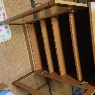 (無料) ガラスキャビネットです。(中古) 日曜日までに欲しい方がいなければ、処分します。宜しくお願い致します。の画像