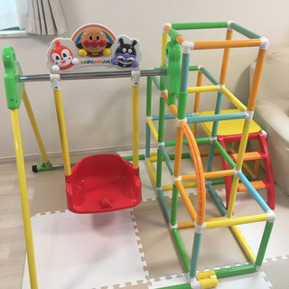 アンパンマンの滑り台&ブランコ付きジャングルジム