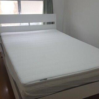 ダブルベッド140cm * 200cm、マットレス、マットレスパッド