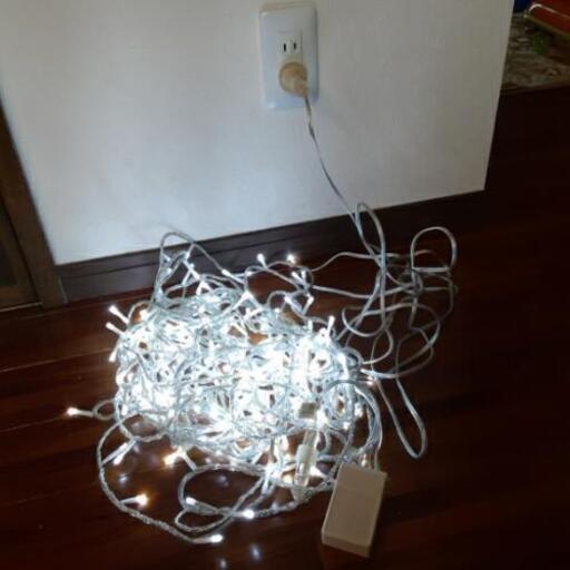 クリスマスイルミネーション白
